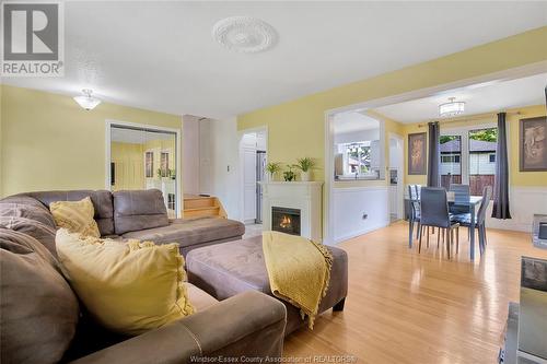 3990 Myrtle, Windsor, ON - Indoor Photo Showing Living Room With Fireplace