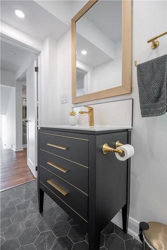 1040 Cedarwood Place, Burlington, ON - Indoor Photo Showing Bathroom