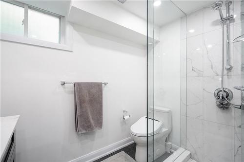 1040 Cedarwood Place, Burlington, ON - Indoor Photo Showing Bathroom