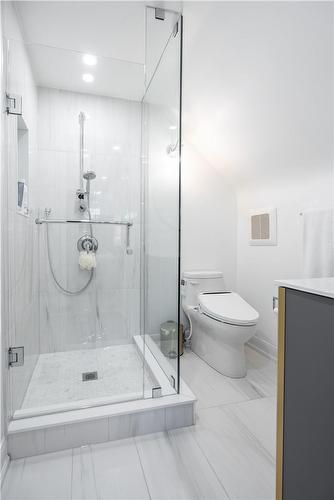 1040 Cedarwood Place, Burlington, ON - Indoor Photo Showing Bathroom