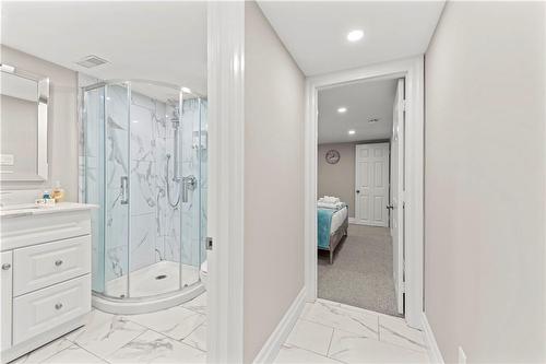 1024 Cedarwood Place, Burlington, ON - Indoor Photo Showing Bathroom