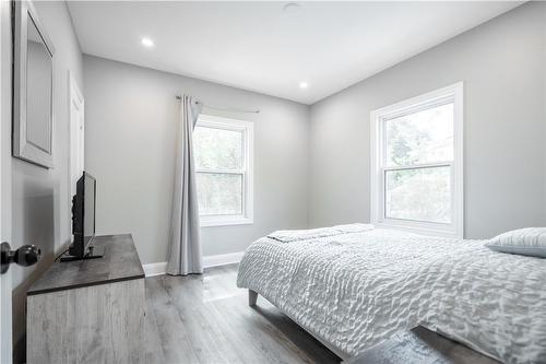 1024 Cedarwood Place, Burlington, ON - Indoor Photo Showing Bedroom