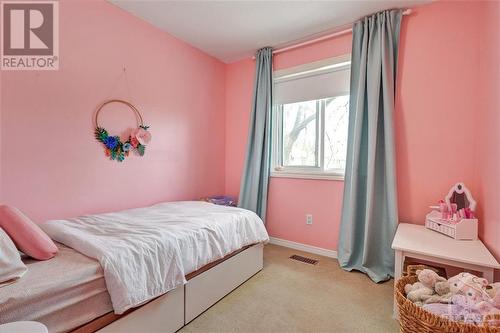 57 Ashpark Crescent, Ottawa, ON - Indoor Photo Showing Bedroom
