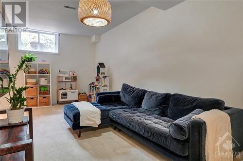 57 Ashpark Crescent, Ottawa, ON - Indoor Photo Showing Living Room