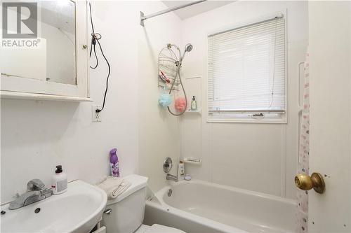 110 King, Sudbury, ON - Indoor Photo Showing Bathroom