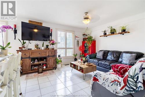 15 Storey Crescent, Chatham, ON - Indoor Photo Showing Living Room