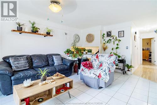 15 Storey Crescent, Chatham, ON - Indoor Photo Showing Living Room