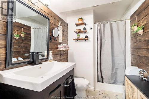 15 Storey Crescent, Chatham, ON - Indoor Photo Showing Bathroom