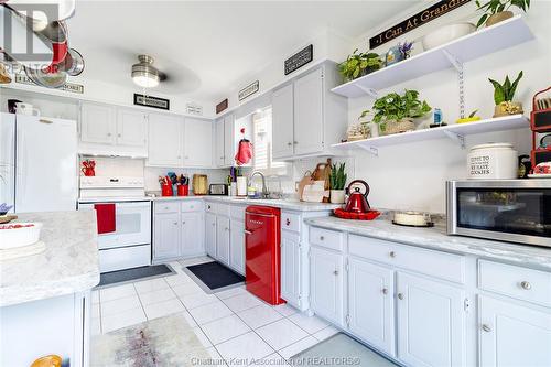 15 Storey Crescent, Chatham, ON - Indoor Photo Showing Kitchen