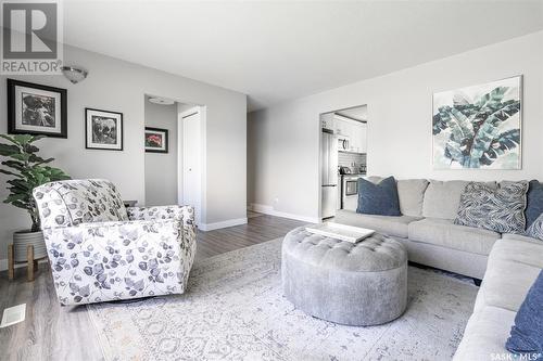 126 Johnson Crescent, Saskatoon, SK - Indoor Photo Showing Living Room
