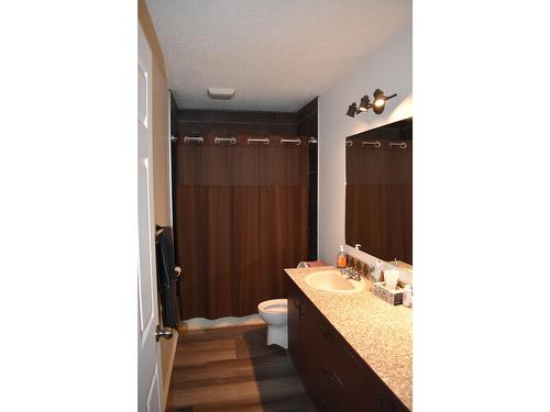 5724 Vermillion Street, Edgewater, BC - Indoor Photo Showing Bathroom