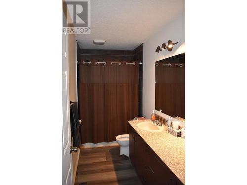 5724 Vermillion Street, Edgewater, BC - Indoor Photo Showing Bathroom