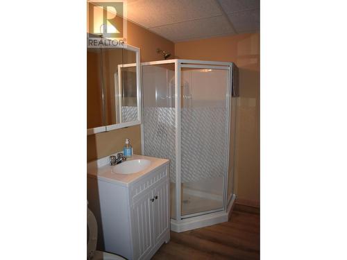 5724 Vermillion Street, Edgewater, BC - Indoor Photo Showing Bathroom