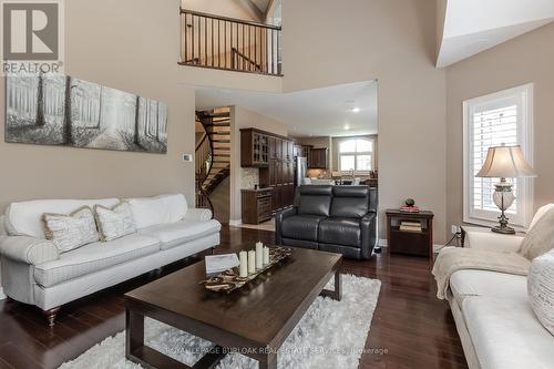 264 Dorchester Drive, Grimsby, ON - Indoor Photo Showing Living Room