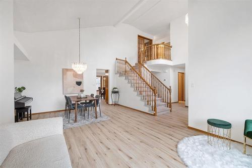 19 Simsbury Place, Winnipeg, MB - Indoor Photo Showing Other Room