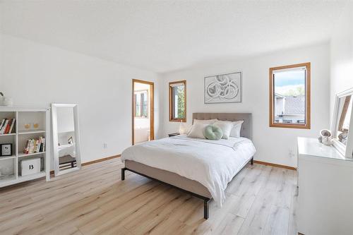 19 Simsbury Place, Winnipeg, MB - Indoor Photo Showing Bedroom