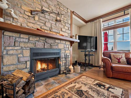 Living room - 4-175Z Rue Du Mont-Plaisant, Mont-Tremblant, QC - Indoor Photo Showing Living Room With Fireplace