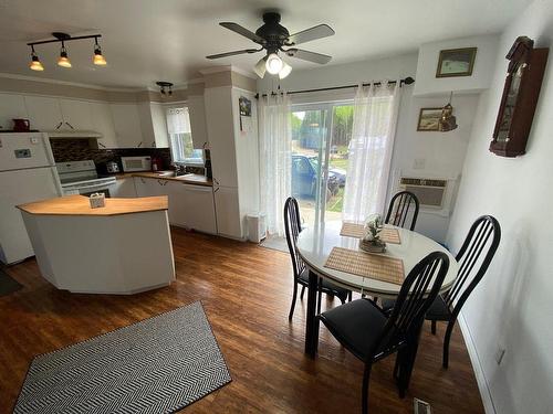 Vue d'ensemble - 495A  - 495B Rg St-Charles, La Malbaie, QC - Indoor Photo Showing Dining Room