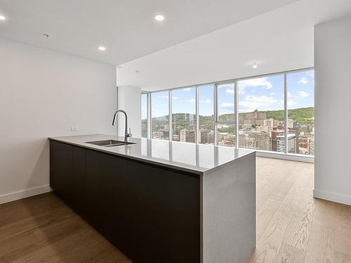 Overall view - 3306-1500 Boul. René-Lévesque O., Montréal (Ville-Marie), QC - Indoor Photo Showing Kitchen With Double Sink