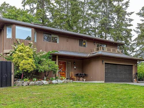 1032 Parkway Dr, Central Saanich, BC 