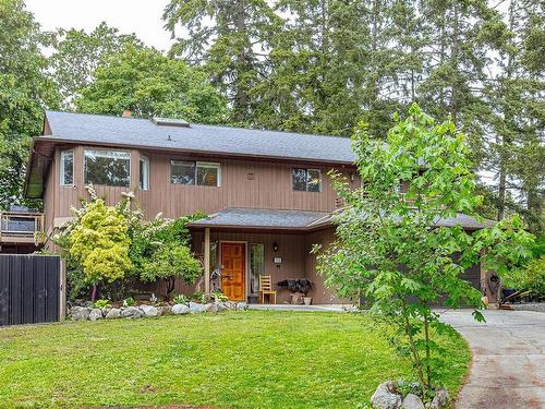 1032 Parkway Dr, Central Saanich, BC 