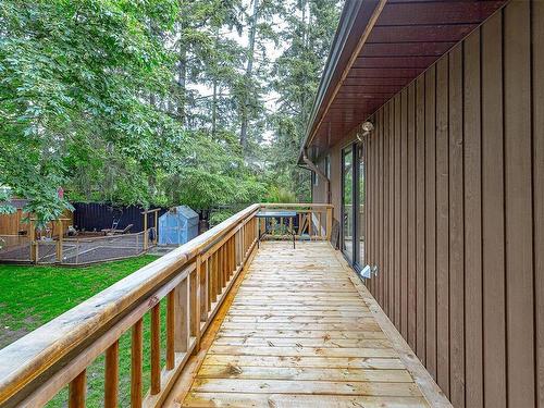 1032 Parkway Dr, Central Saanich, BC 