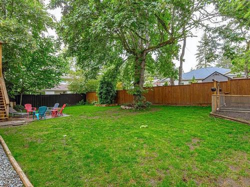 1032 Parkway Dr, Central Saanich, BC 