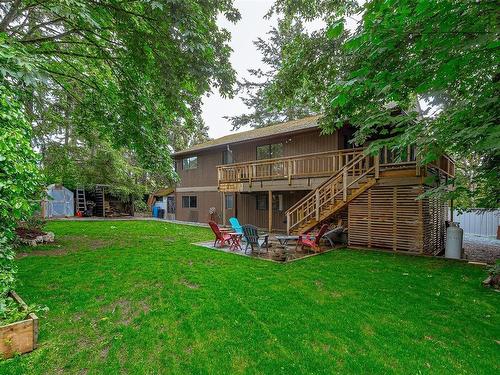 1032 Parkway Dr, Central Saanich, BC 