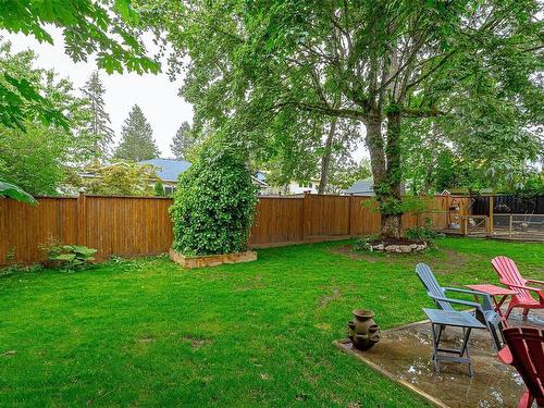 1032 Parkway Dr, Central Saanich, BC 