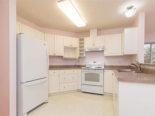 12-177 Second Ave West, Qualicum Beach, BC - Indoor Photo Showing Kitchen With Double Sink