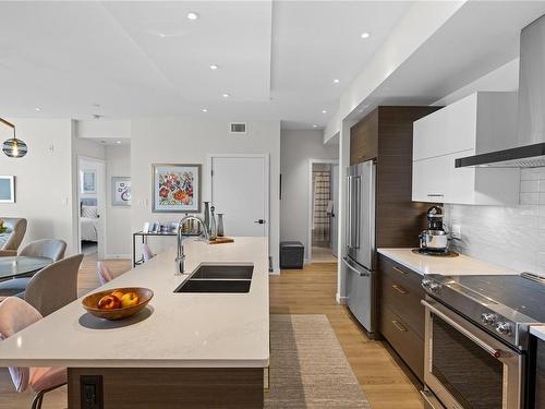 306-100 Lombardy St, Parksville, BC - Indoor Photo Showing Kitchen With Double Sink With Upgraded Kitchen