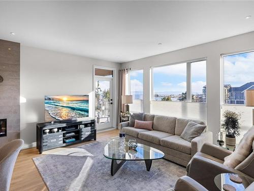 306-100 Lombardy St, Parksville, BC - Indoor Photo Showing Living Room With Fireplace