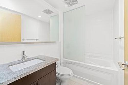 1005-1005 King St W, Toronto, ON - Indoor Photo Showing Bathroom