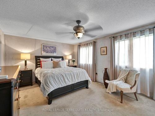 3143 Valcourt Cres, Mississauga, ON - Indoor Photo Showing Bedroom
