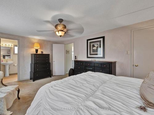 3143 Valcourt Cres, Mississauga, ON - Indoor Photo Showing Bedroom