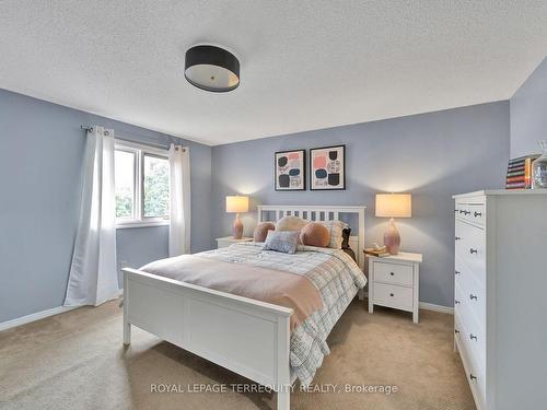 3143 Valcourt Cres, Mississauga, ON - Indoor Photo Showing Bedroom