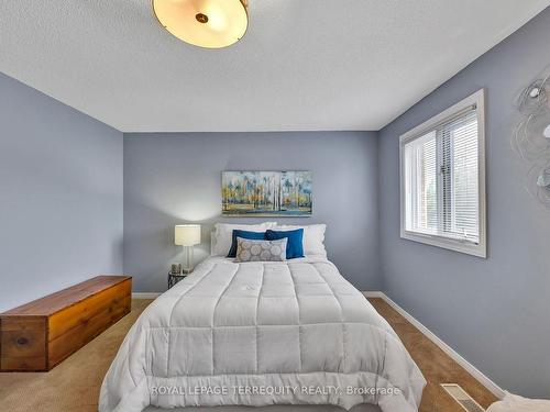 3143 Valcourt Cres, Mississauga, ON - Indoor Photo Showing Bedroom