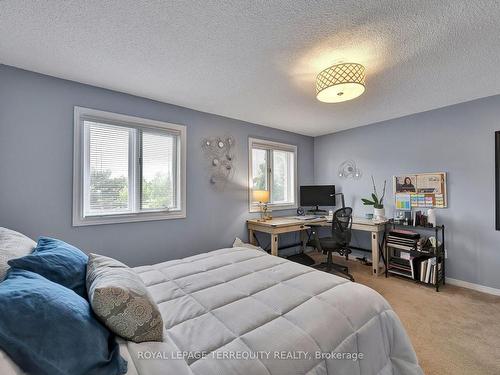 3143 Valcourt Cres, Mississauga, ON - Indoor Photo Showing Bedroom