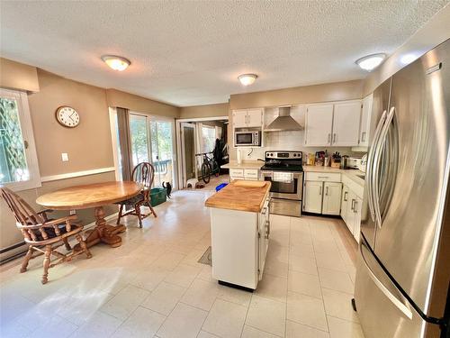 2777 Old Hedley Road, Princeton, BC - Indoor Photo Showing Kitchen With Double Sink