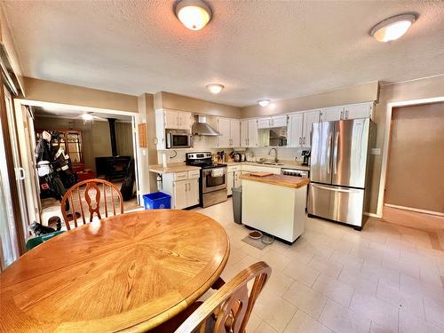 2777 Old Hedley Road, Princeton, BC - Indoor Photo Showing Living Room