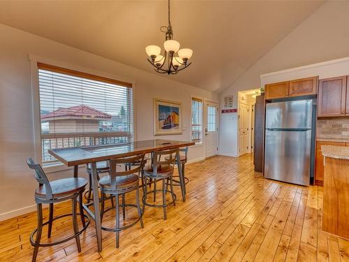 355-6819 Madrid Way, Kelowna, BC - Indoor Photo Showing Dining Room