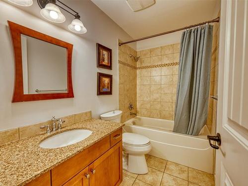 355-6819 Madrid Way, Kelowna, BC - Indoor Photo Showing Bathroom