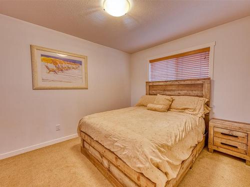 355-6819 Madrid Way, Kelowna, BC - Indoor Photo Showing Bedroom