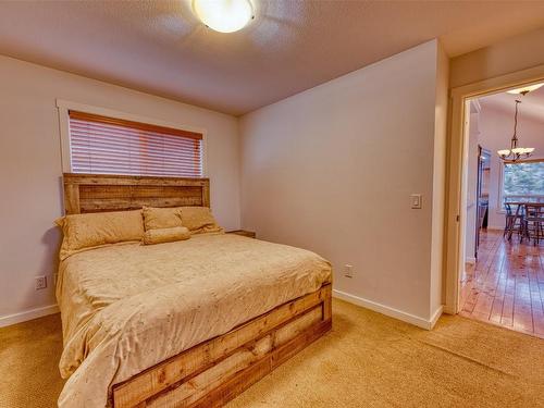 355-6819 Madrid Way, Kelowna, BC - Indoor Photo Showing Bedroom