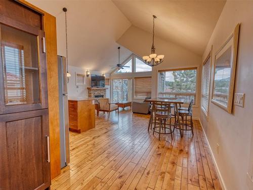 355-6819 Madrid Way, Kelowna, BC - Indoor Photo Showing Dining Room