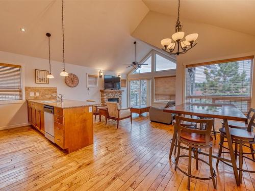 355-6819 Madrid Way, Kelowna, BC - Indoor Photo Showing Dining Room