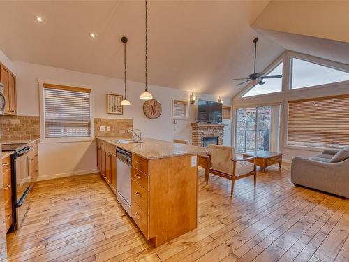 355-6819 Madrid Way, Kelowna, BC - Indoor Photo Showing Kitchen With Double Sink