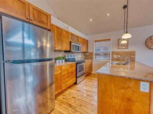 355-6819 Madrid Way, Kelowna, BC - Indoor Photo Showing Kitchen With Stainless Steel Kitchen With Double Sink