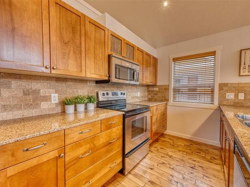 355-6819 Madrid Way, Kelowna, BC - Indoor Photo Showing Kitchen With Stainless Steel Kitchen With Double Sink