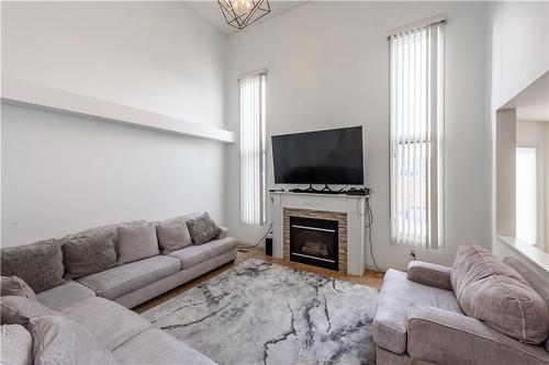 436 Jacqueline Boulevard, Hamilton, ON - Indoor Photo Showing Living Room With Fireplace